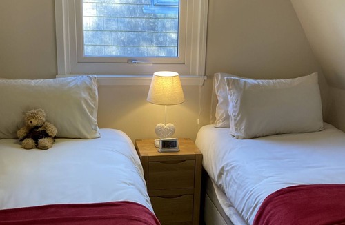 South Laggan Ski Chalet | Pet friendly Lodge with Loch view