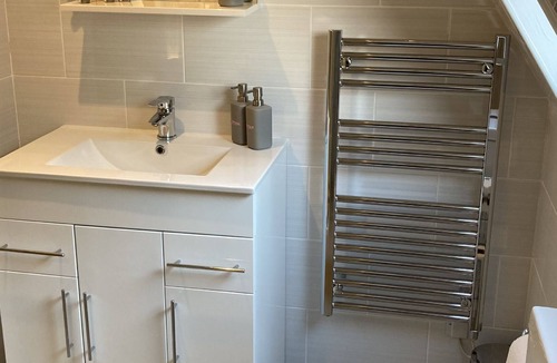 South Laggan Ski Chalet | Pet friendly Lodge with Loch view