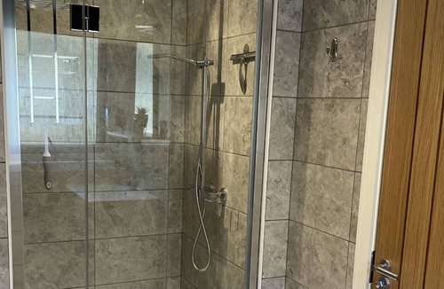 South Laggan Ski Chalet | Pet friendly Lodge with Loch view