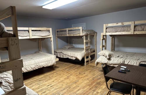 Birdeye Cabin | Pet friendly lodge, great for gatherings. 15mins from state park