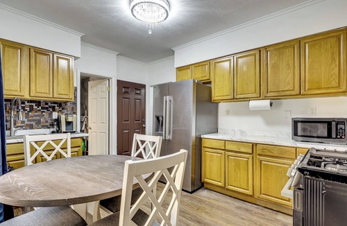 Lodi Apartment | Pet-Friendly Lodi Apt By Public Transit & MetLife!