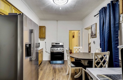 Lodi Apartment | Pet-Friendly Lodi Apt By Public Transit & MetLife!