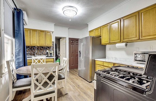 Lodi Apartment | Pet-Friendly Lodi Apt By Public Transit & MetLife!