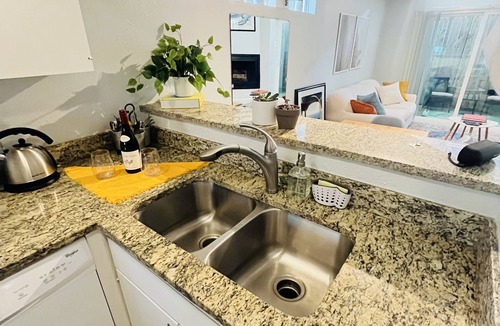 Turtle Creek Condo | Pet friendly loft in Uptown Dallas w/patio & grill
