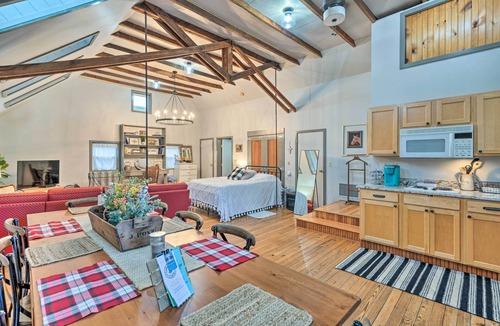 Bemus Point Apartment | Pet-Friendly Loft Vacation Rental w/Fire Pit!