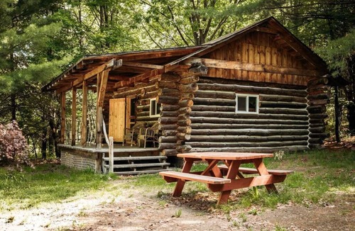 Penn Yan House | Pet Friendly Log Cabin