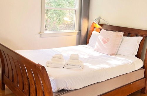 Overlook House | 🐶Pet friendly 🏠 Lovely Home Large Backyard 🔑Easy Check-in