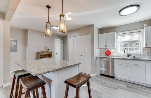 Mableton House | Pet-Friendly Mableton Home w/Grill & Fire Pit!