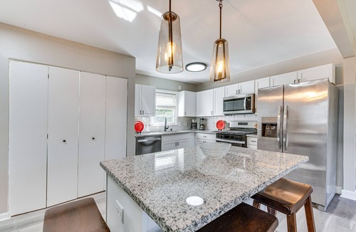 Mableton House | Pet-Friendly Mableton Home w/Grill & Fire Pit!