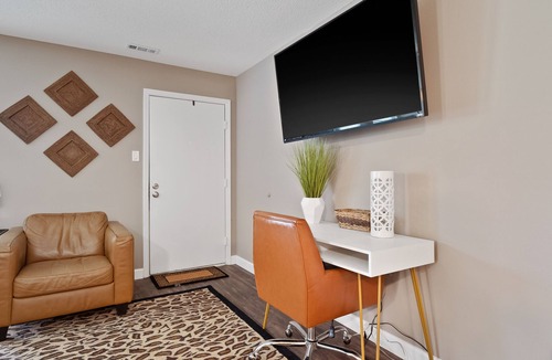 St. Peters Apartment | 🐕Pet friendly ❤Midwest Desert🏜/2 bed 2 bath/ Pool/ 1st Floor