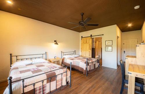 Tombstone Resort | -Pet Friendly- Miners Cabin #5 -Two Double Beds - Private Balcony