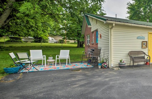 Grand Rivers Apartment | Pet-Friendly Mini Apt w/Patio, Walk to Dtwn!
