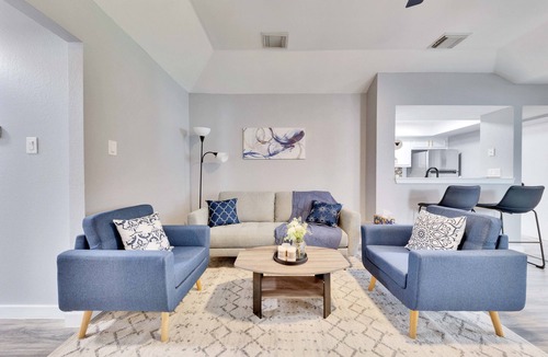 Los Indios House | Pet Friendly! Modern 2BR w/King Bed + Fast Wi-Fi!
