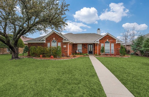 Allen House | Pet-friendly modern SFH in peaceful neighborhood
