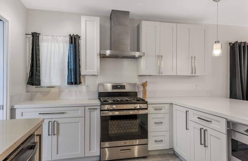 Franklin House | Pet Friendly, Modern, Mins to Retro Row & Beach