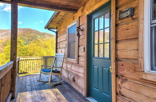 Settlers Ridge Cabin | Pet-Friendly Modern Cabin w/Hot Tub, Mountain Views + Biltmore Pass