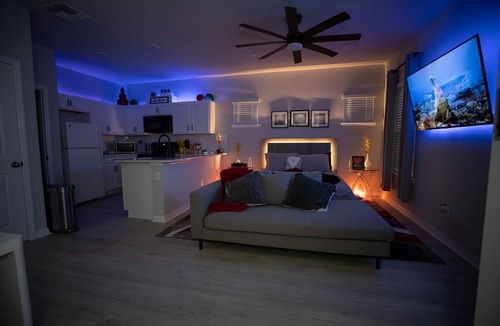 Colonialtown South House | Pet Friendly Modern Zen Studio Retreat W/Hot Tub! Home by RedAwning