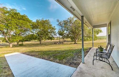 Moody House | Pet-Friendly Moody Home w/Fire Pit & Large Yard!