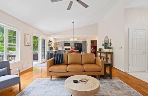 Massanutten House | Pet Friendly Mountain Getaway, Closet to Everything