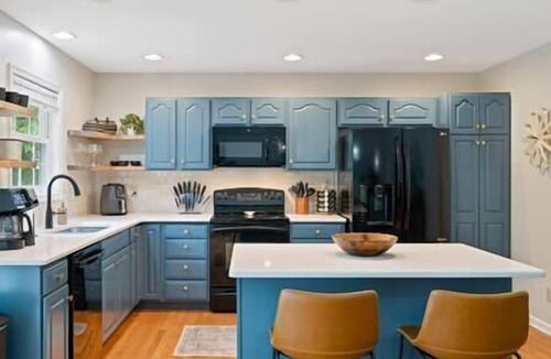 Massanutten House | Pet Friendly Mountain Getaway, Closet to Everything