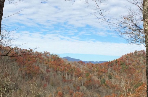 Robbinsville Ski Chalet | Pet Friendly Mountain View Retreat
