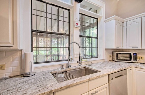 Natchez Cottage | Pet-Friendly Natchez Home: Walk to Downtown!