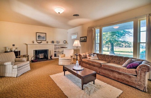 Navasota House | Pet-Friendly Navasota Ranch House with Arcade!