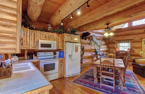 Smoky Mountains House | Pet Friendly Near Dollywood Cabin・Hot tub・Views