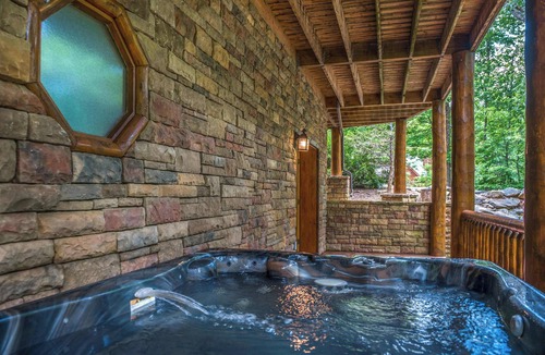 Smoky Mountains House | Pet Friendly Near Dollywood Cabin・Hot tub・Views
