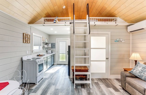 Dogwood Park Apartment | Pet Friendly! Norfork Lake Getaway w/Fire Pit