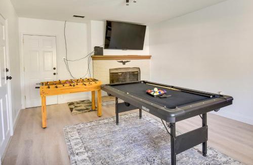 Norfolk House | Pet-Friendly Norfolk Retreat ~ 7 Mi to Beach!
