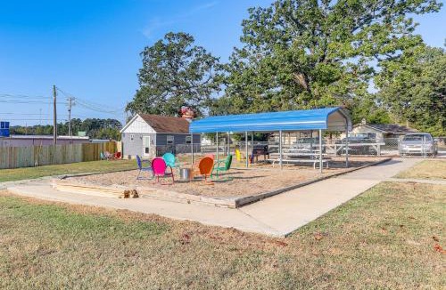 Dogwood Park Apartment | Pet Friendly! Norfork Lake Getaway w/Fire Pit