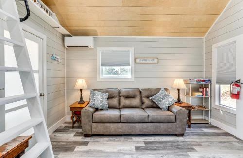 Dogwood Park Apartment | Pet Friendly! Norfork Lake Getaway w/Fire Pit