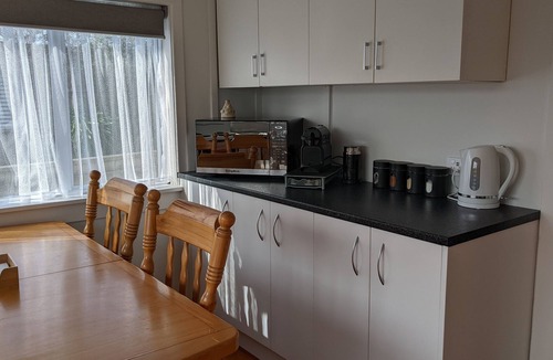 New Plymouth Cottage | Pet friendly