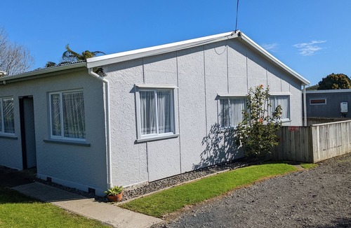 New Plymouth Cottage | Pet friendly
