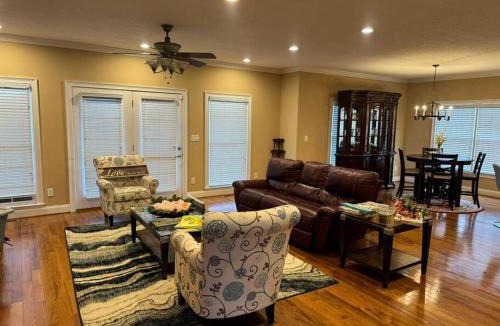 Cumming Villa | Pet Friendly on 5 Acres! 3 Master Suites Sleeps 14