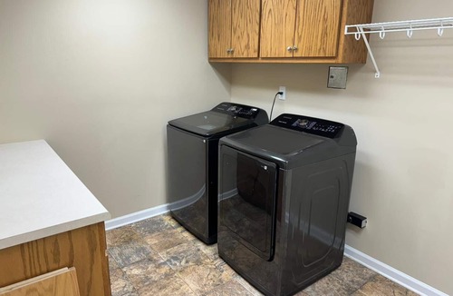 Cumming House | Pet Friendly on 5 Acres! 3 Master Suites Sleeps 14