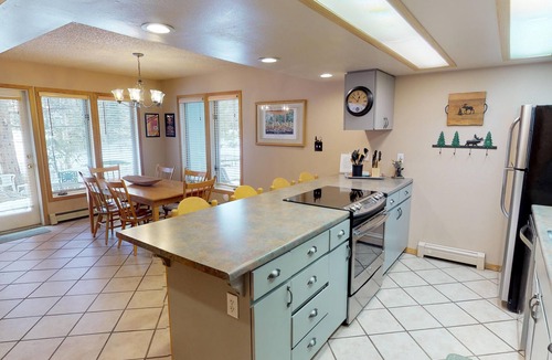 Frisco Condo | Pet Friendly On River! Pool, Hot Tubs! Walk to Main St. Shops, Restaurants