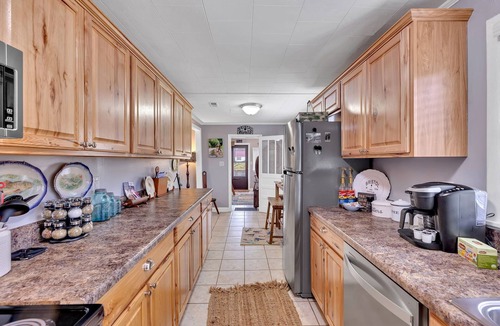 Bristol Cottage | Pet friendly on the South Holston River!