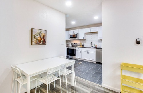 Lenexa Condo | Pet-Friendly Overland Park Condo with Pool Access!