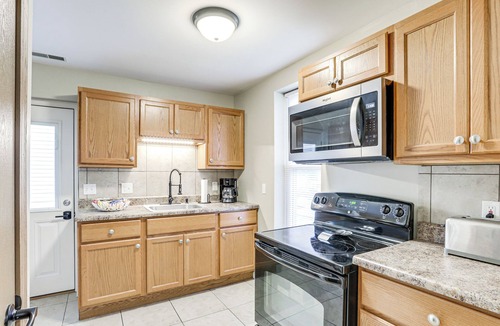 Pacific House | Pet-Friendly Pacific Cottage Near Purina Farms!