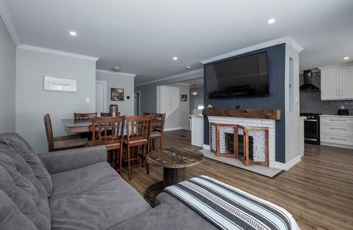 West End House | Pet-Friendly Paradise with Hot Tub & More!