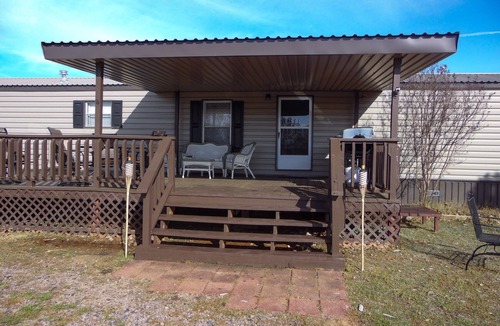 Kingston Cabin | Pet Friendly Peaceful Lake Texoma cottage