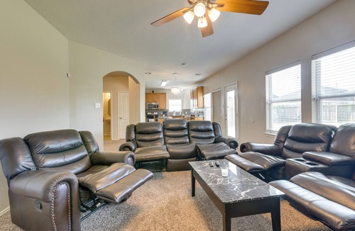 Pearland House | Pet-Friendly Pearland Home w/Yard, Near Houston!