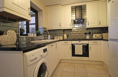 Chester House | Pet Friendly perfect for temp/flexible stays