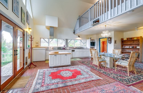 Pilot Apartment | Pet-Friendly Pilot Studio w/Vineyard Views!