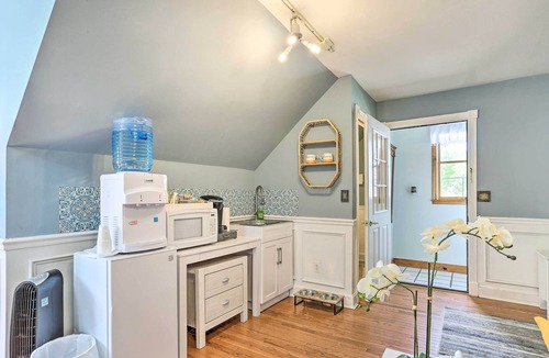 Pine Bush House | Pet-Friendly ‘Pond View Loft' w/Private Pool!