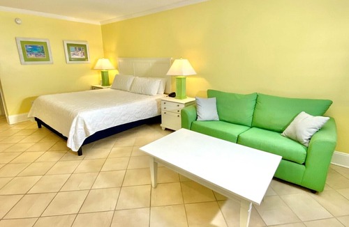 Atlantic Beach Hotel | Pet-friendly - Pool - 3 Blocks to Beach! Unit 303