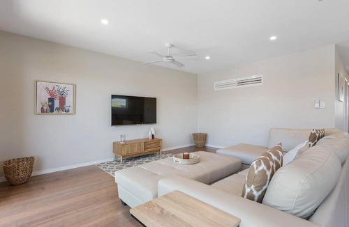 Maroochydore House | Pet Friendly, Pool and More in Maroochydore