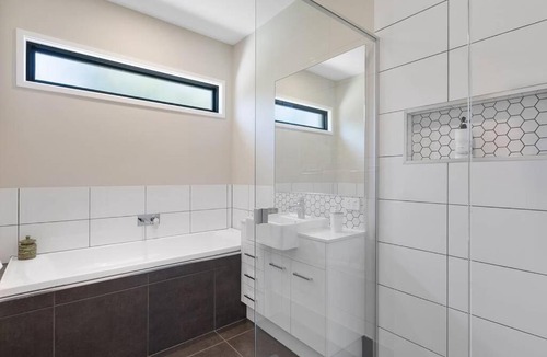 Maroochydore House | Pet Friendly, Pool and More in Maroochydore